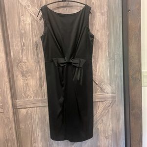 GORGEOUS chic partially lined Jackie-O style sheath. Scoop back, 12 w/ stretch